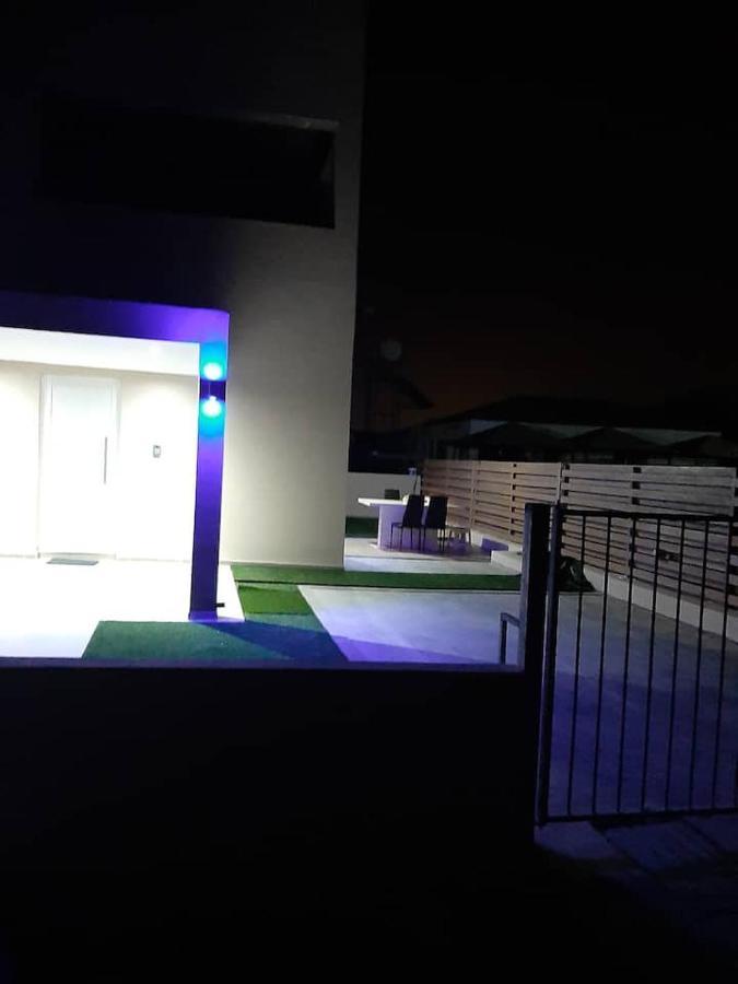 Universe House Dromolaxia Dış mekan fotoğraf