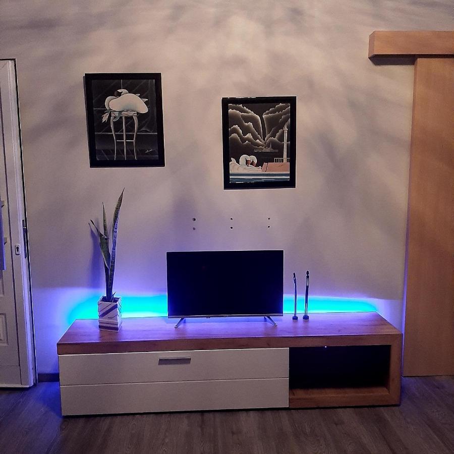 Universe House Dromolaxia Dış mekan fotoğraf